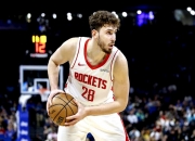 开云体育下载-火箭队全队努力奋战，赢得宝贵胜利