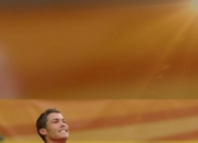 开云体育官网-冒着风险，队员努力争取晋级