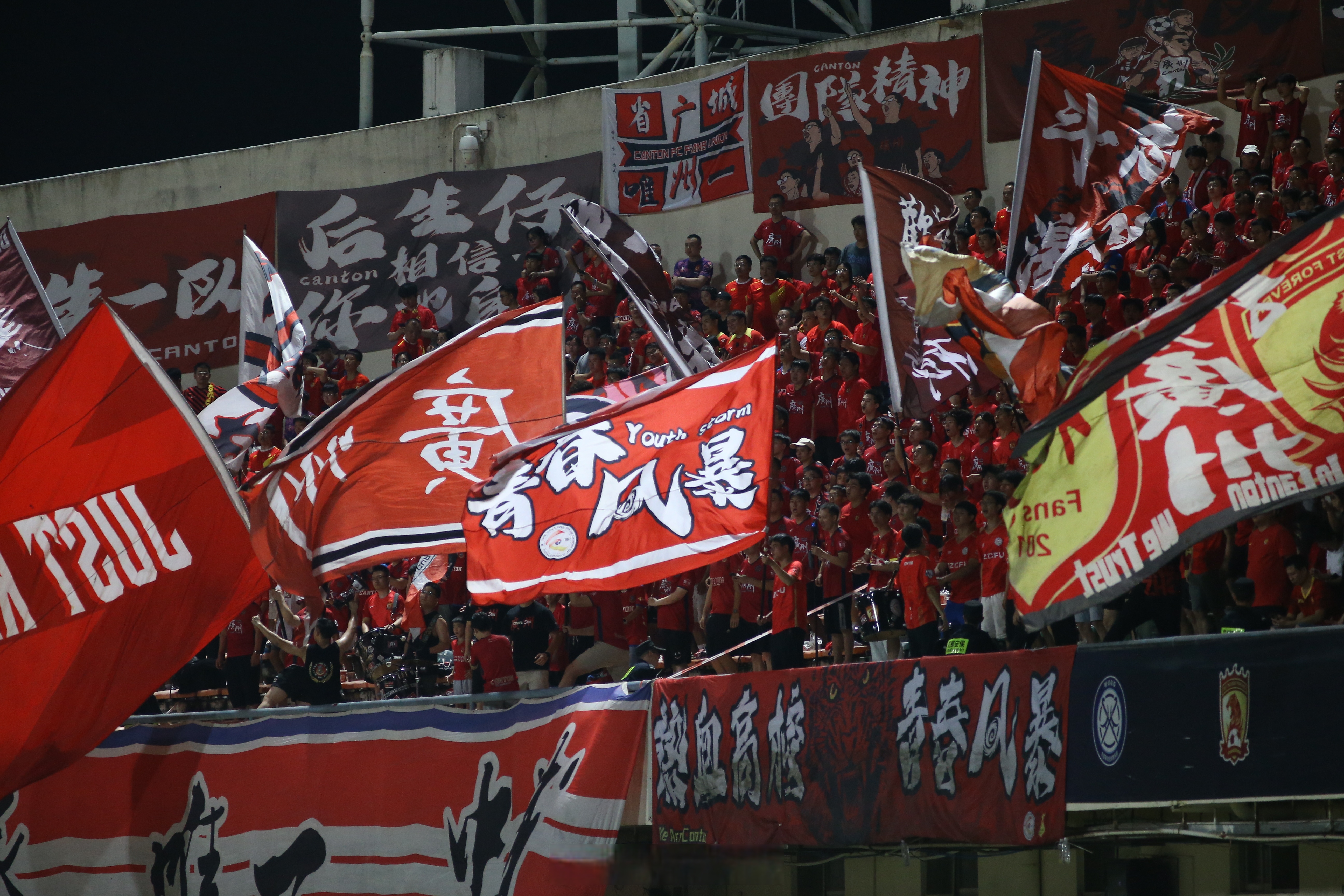 关于精彩足球联赛扣人心弦,球迷热切期待下一场比赛的信息 关于精彩足球联赛扣人心弦,球迷热切期待下一场比赛的信息