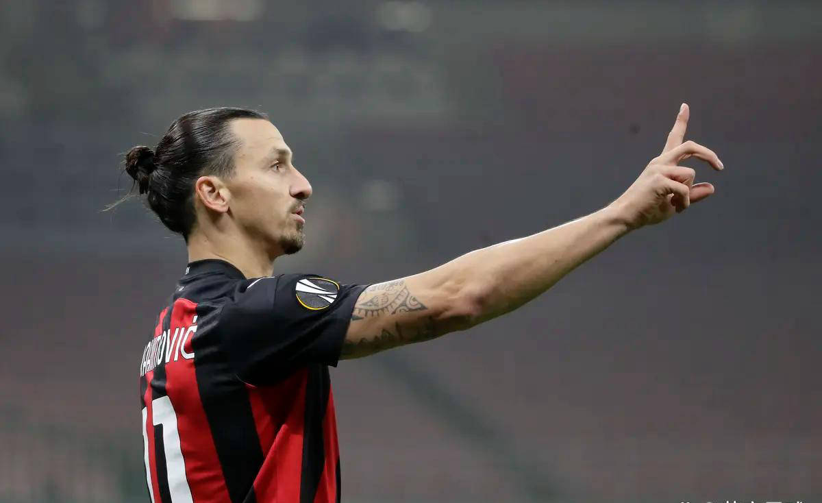 美国足球队选手受伤退出比赛