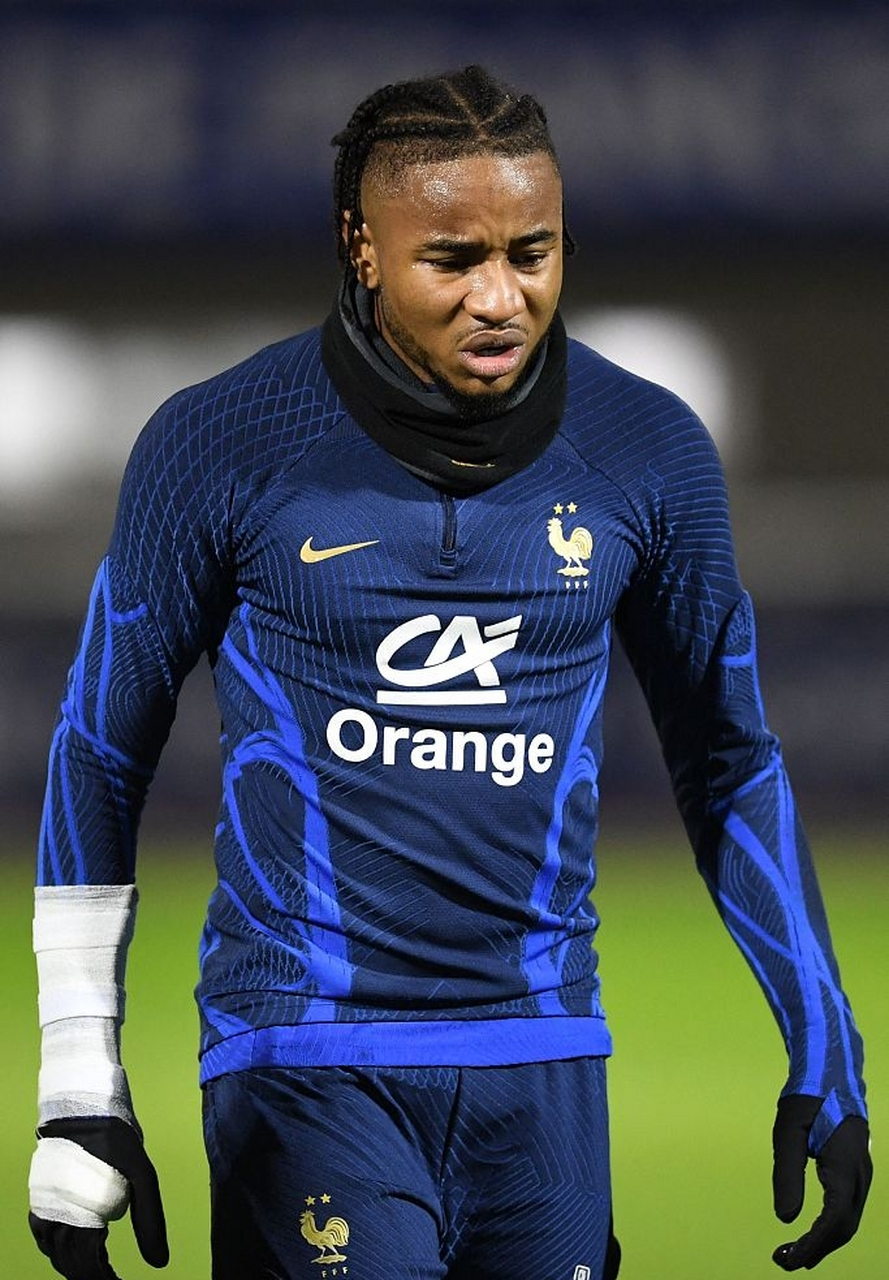 法国队中场核心受伤,困扰世界杯备战 法国队中场核心受伤,困扰世界杯备战