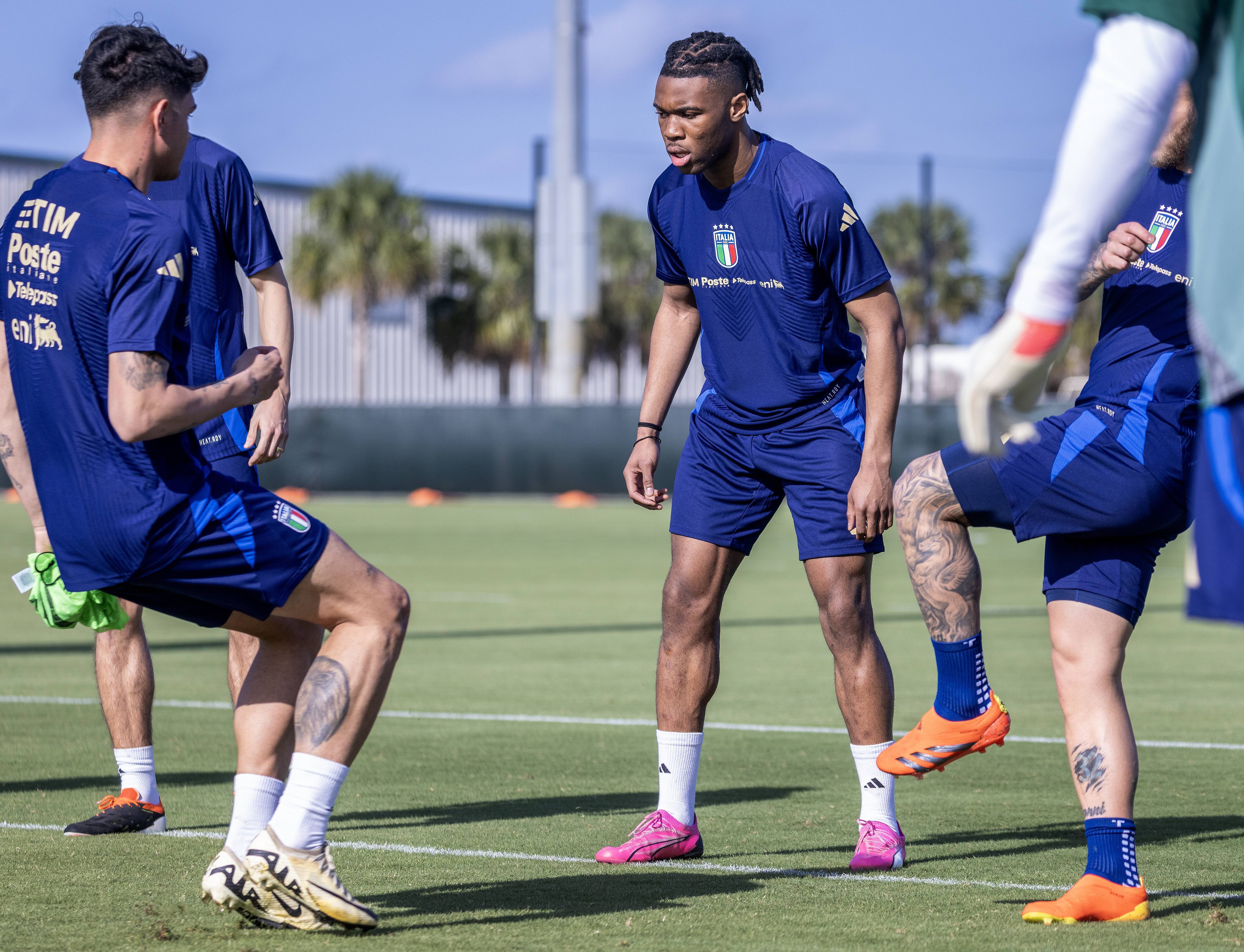 包含意大利国际队与立陶宛队开启角逐模式的词条