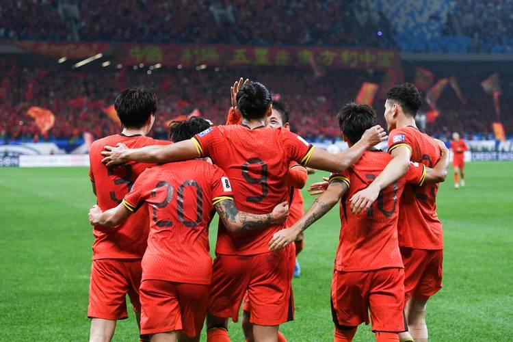 国足备战热身赛,球员状态火爆表现稳定 国足备战热身赛,球员状态火爆表现稳定