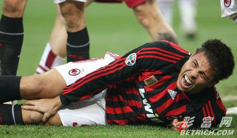 包含巴西国脚接受韧带重伤，米兰恐迎大考的词条