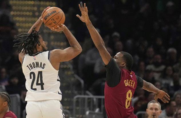 篮网新秀突破封盖，助球队逆转关键时刻