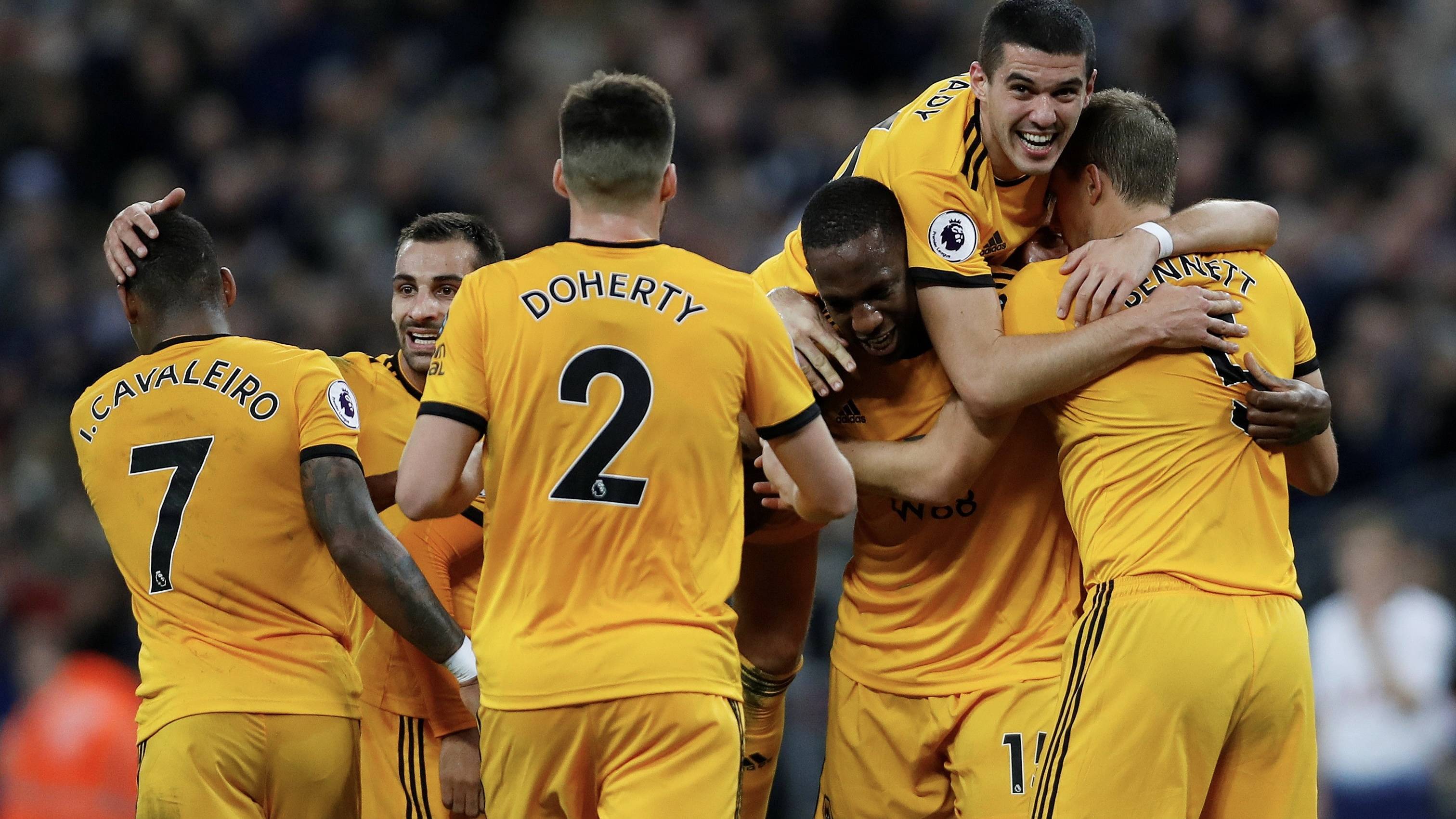 足球场上挑战接连而至，精彩纷呈