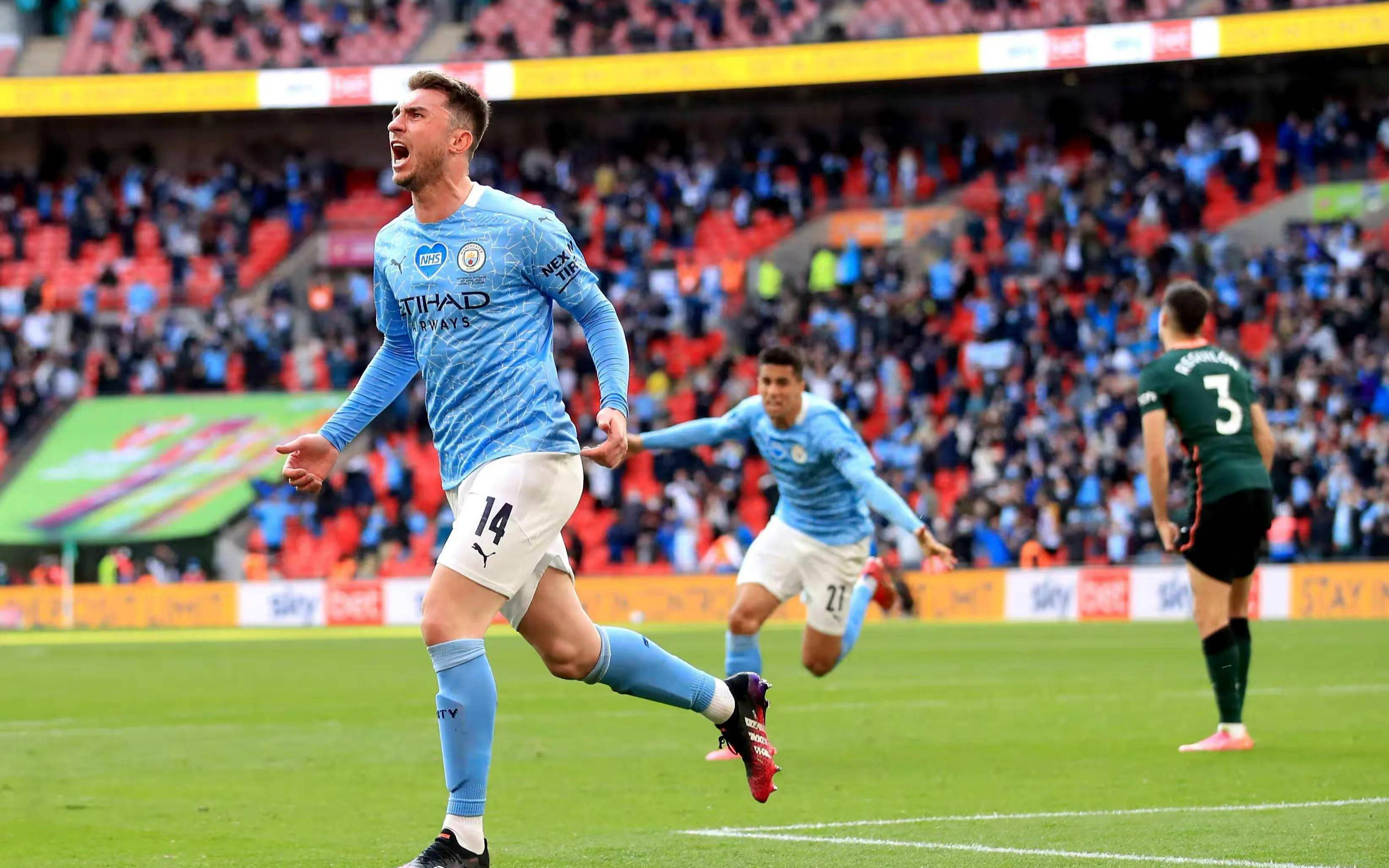 关于意大利足球赛场上球队实力对决，火花四射的信息