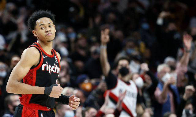 快船惨败开拓者,勇士逆转尼克斯 快船惨败开拓者,勇士逆转尼克斯