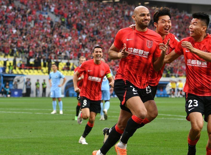 包含鲁能完胜对手，淘汰赛首战凶险重重的词条