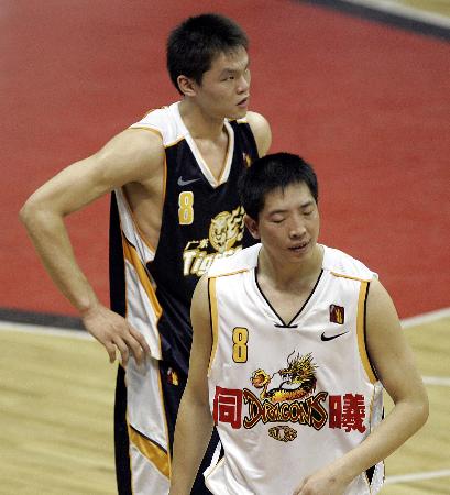 关于呼和浩特狼队卫冕篮球巅峰赛冠军，实力强劲的信息