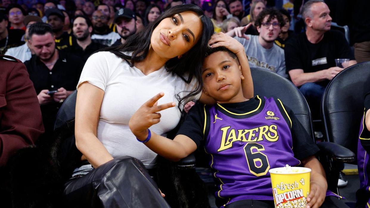 包含小詹皇入选全明星首发，卡戴珊：感谢所有支持我的球迷的词条