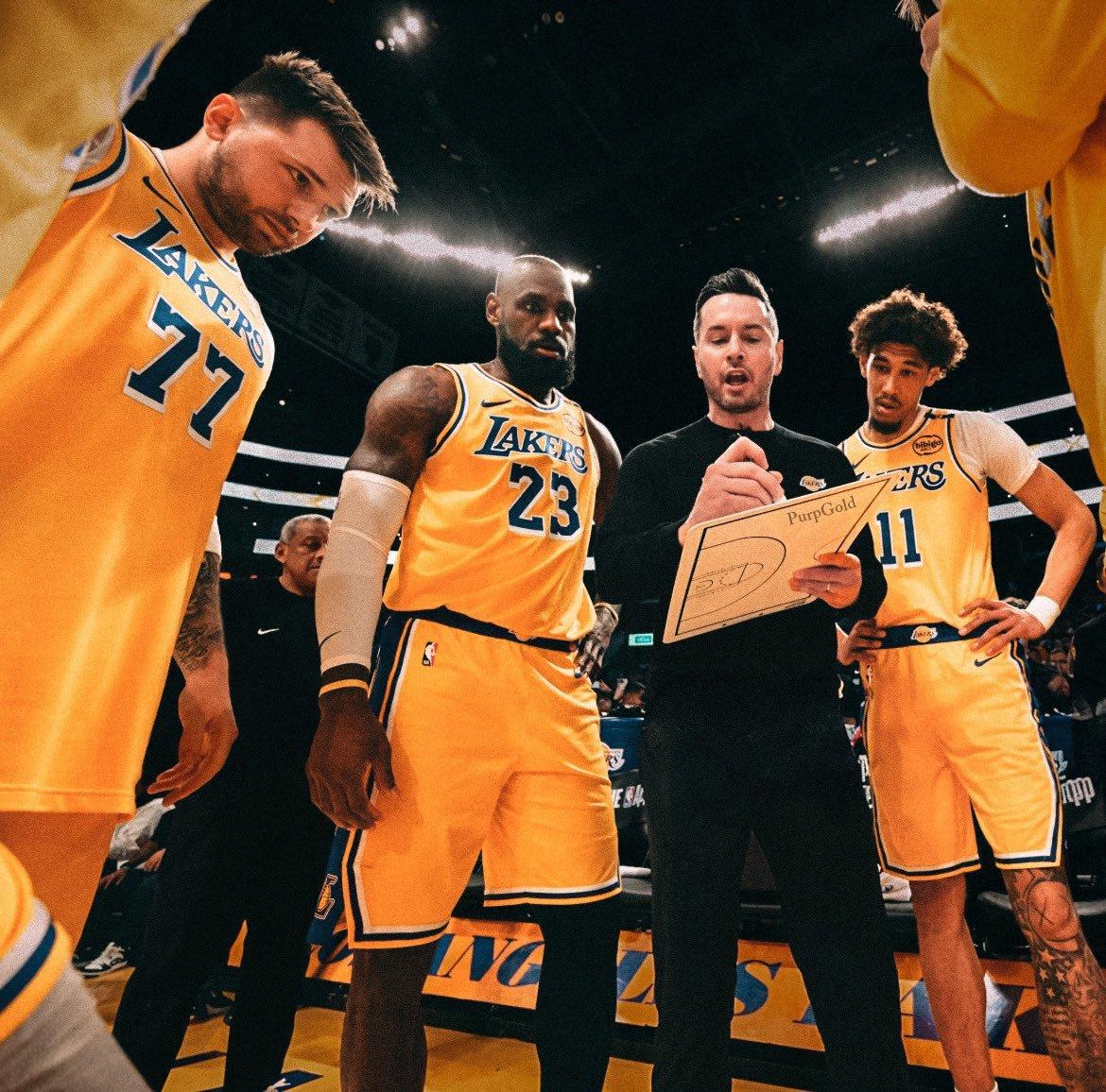 包含骑士球队考察新秀后锁定新赛季阵容，开启征程的词条