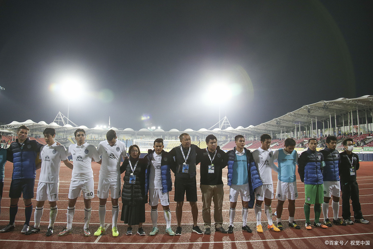 球队在比赛中展现出团队精神 球队在比赛中展现出团队精神