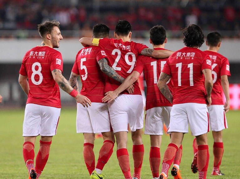 恒大客场大胜重庆，继续保持领先优势
