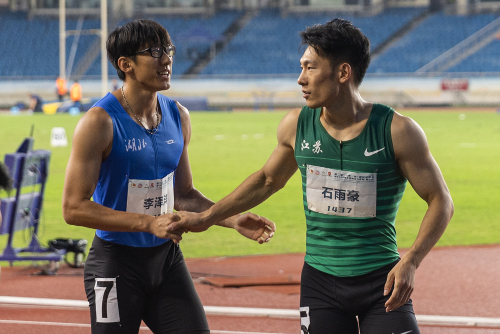 男子田径比赛开幕，各国选手展示实力