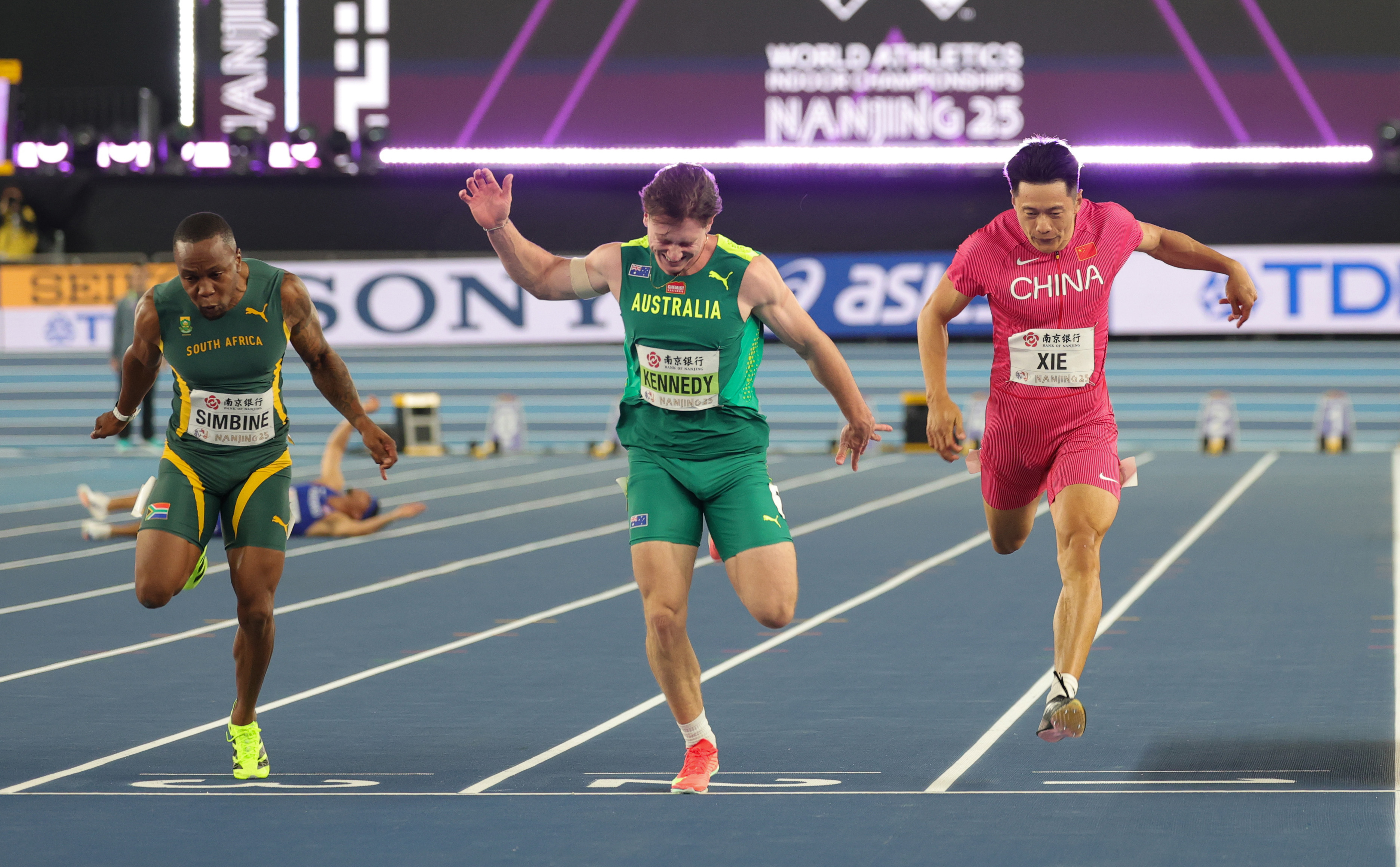 男子田径比赛开幕，各国选手展示实力