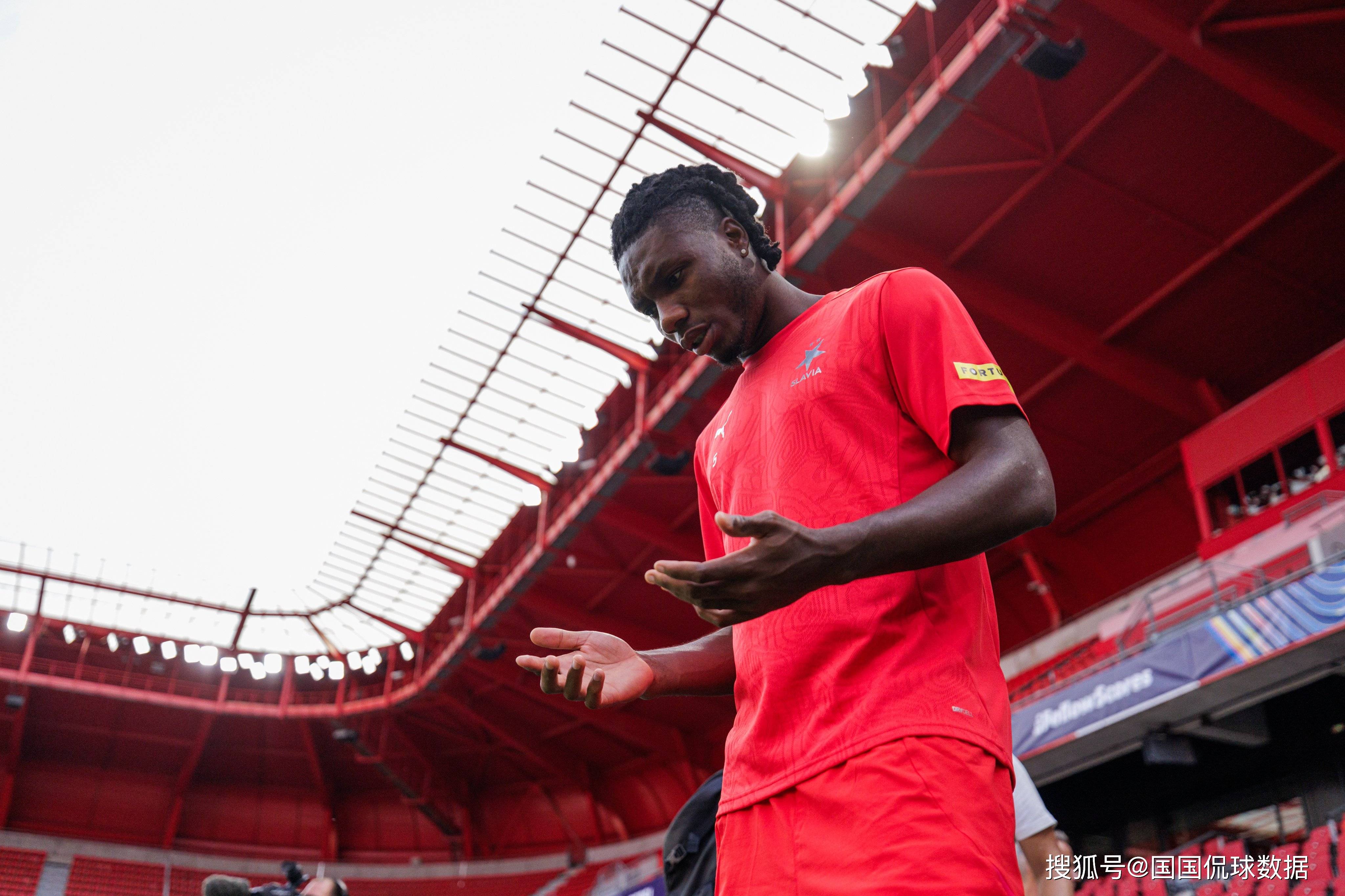 里尔队大比分击败对手,继续保持领先的简单介绍 里尔队大比分击败对手,继续保持领先的简单介绍