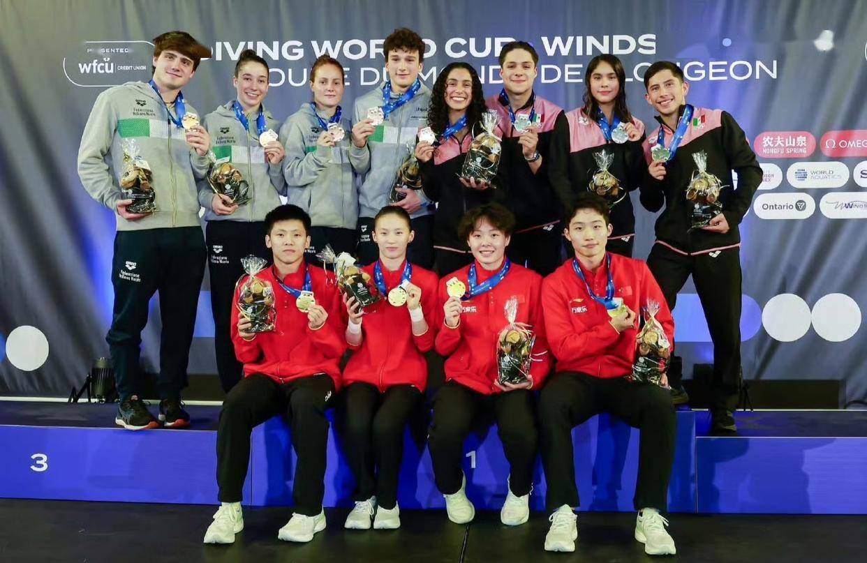 某队在比赛中展现强大实力