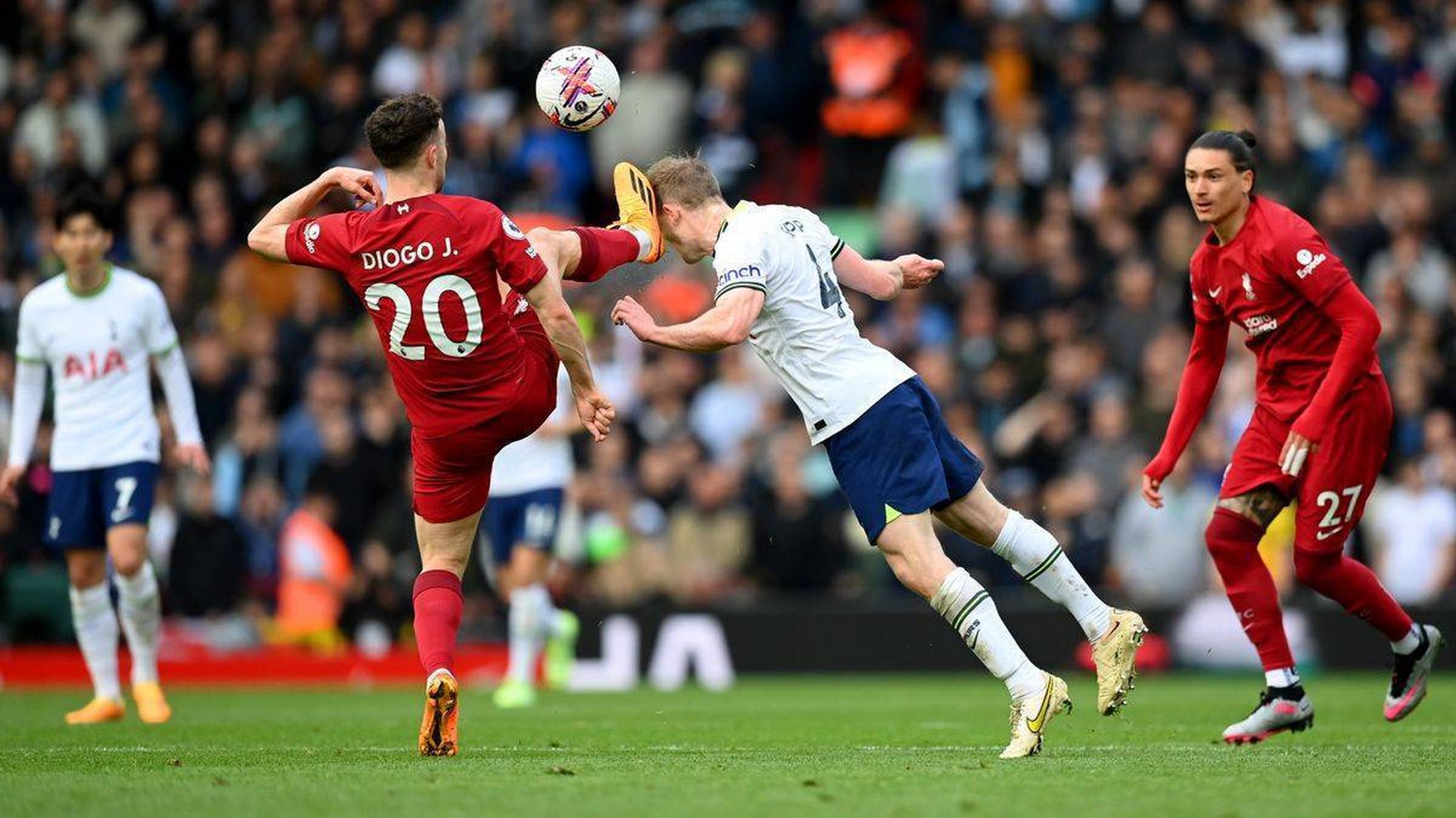 热刺迎来一场悬殊的排球对决的简单介绍