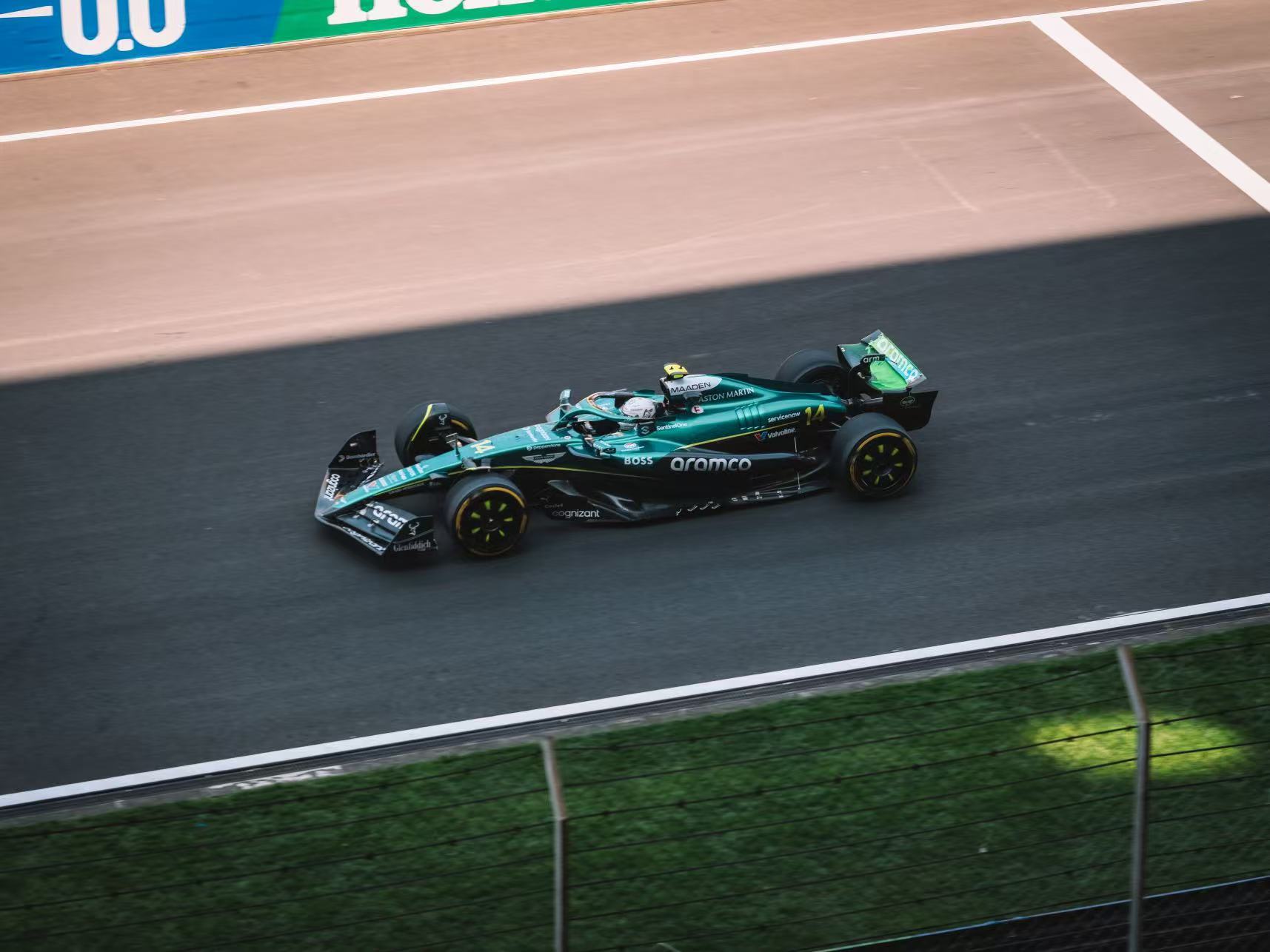 香港举行F1赛车比赛，火箭表现惊险的简单介绍