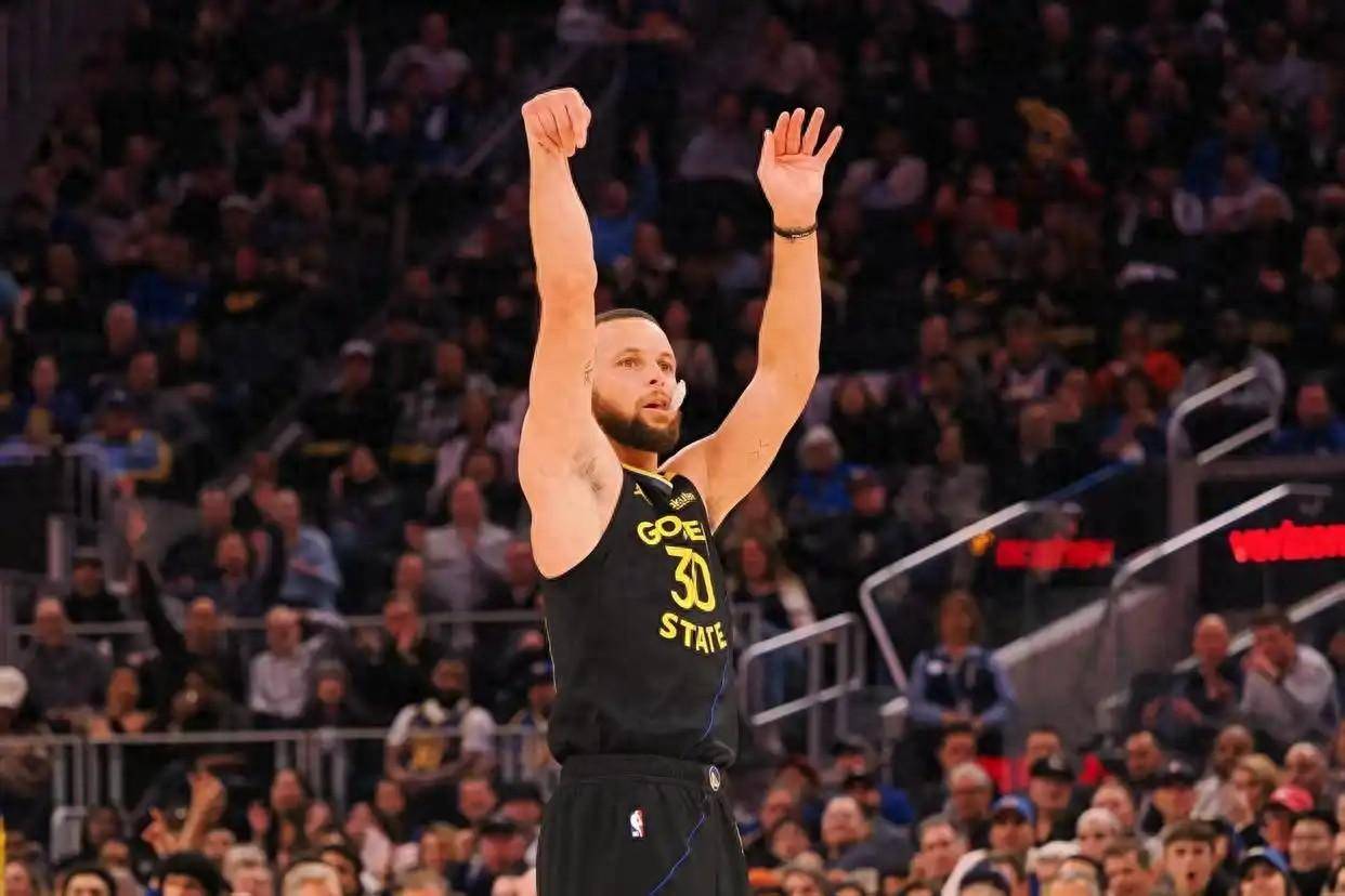 球队危机时刻团结一心逆转形势