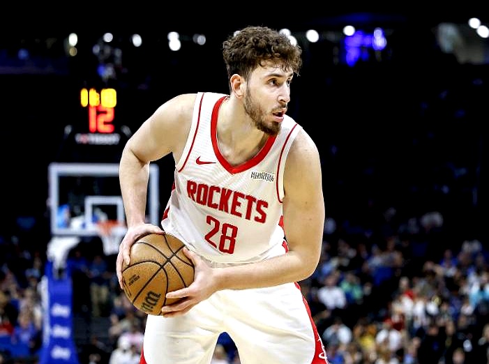 火箭队全队努力奋战,赢得宝贵胜利 火箭队全队努力奋战,赢得宝贵胜利