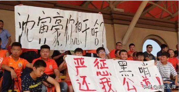 包含裁判重要判罚引争议，球员团队声援的词条