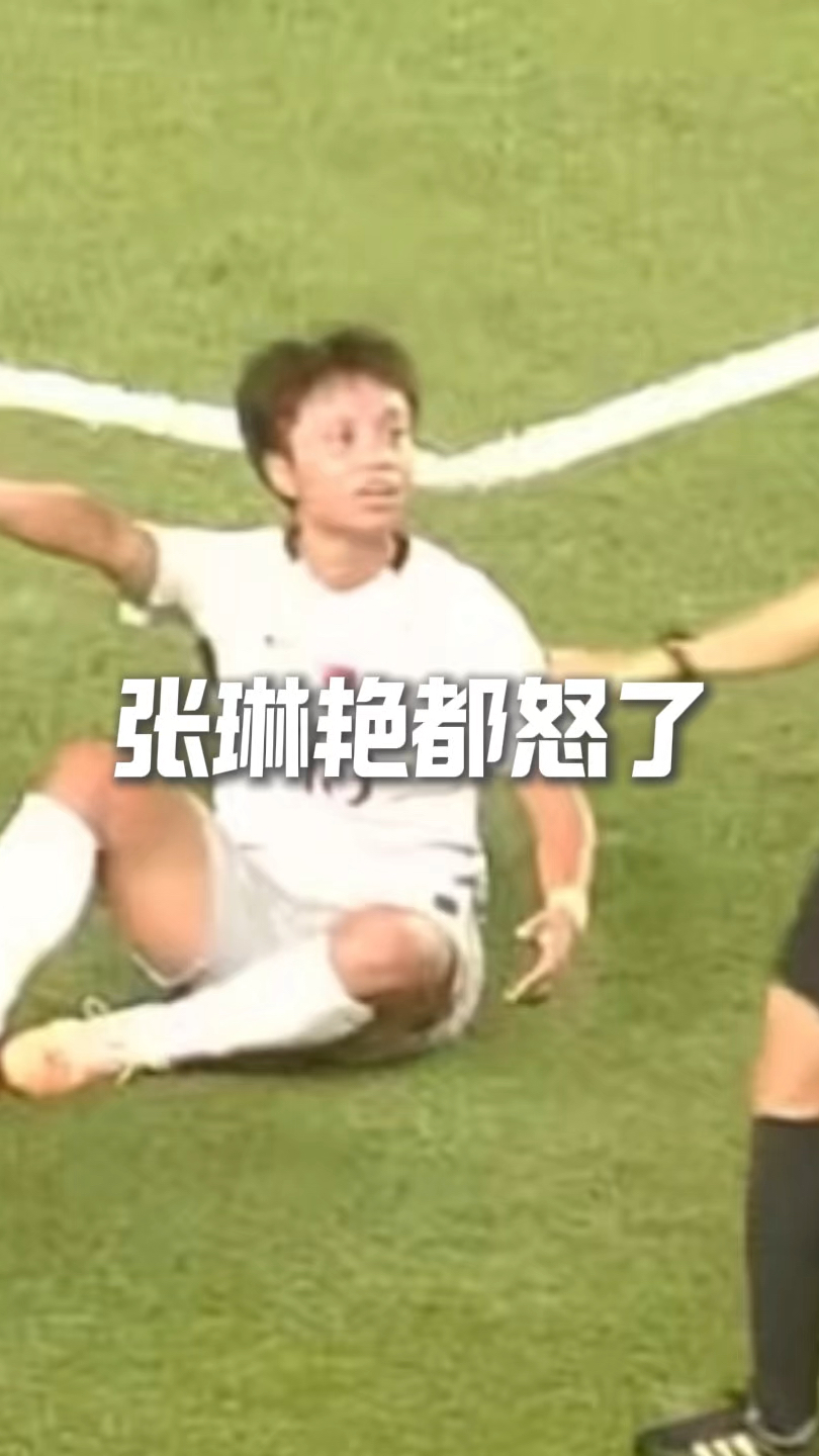 包含裁判重要判罚引争议，球员团队声援的词条