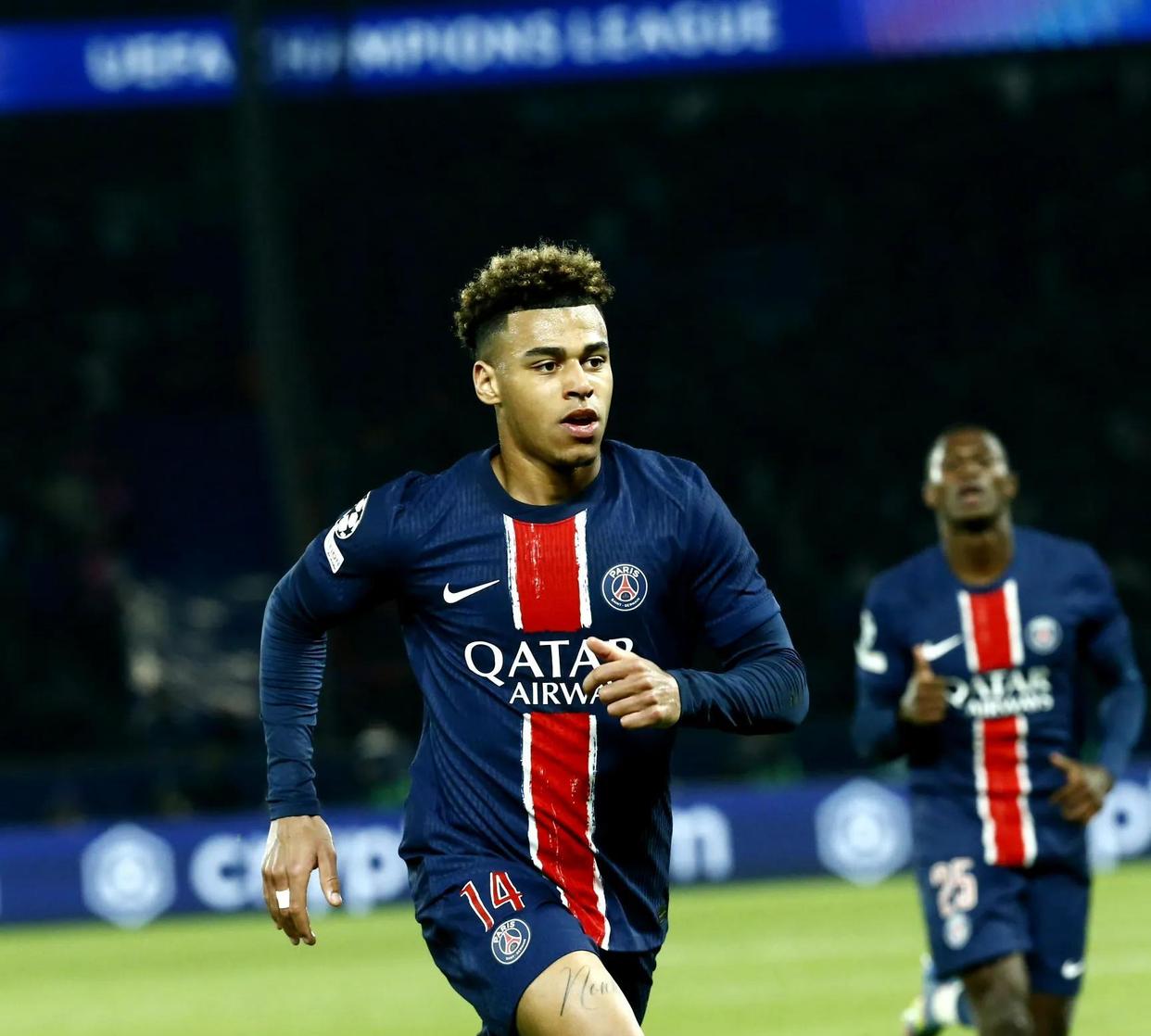 巴萨中场控球如神,掌握比赛节奏 巴萨中场控球如神,掌握比赛节奏