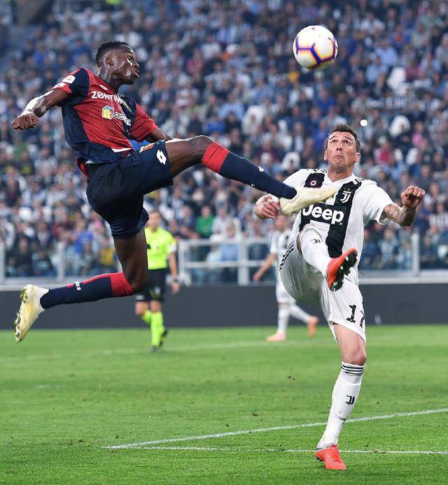 包含萨索洛凭借进球优势战胜卡利亚里，重返胜利轨道的词条