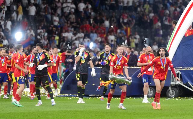 万众瞩目:欧洲杯热门队实现晋级的简单介绍 万众瞩目:欧洲杯热门队实现晋级的简单介绍