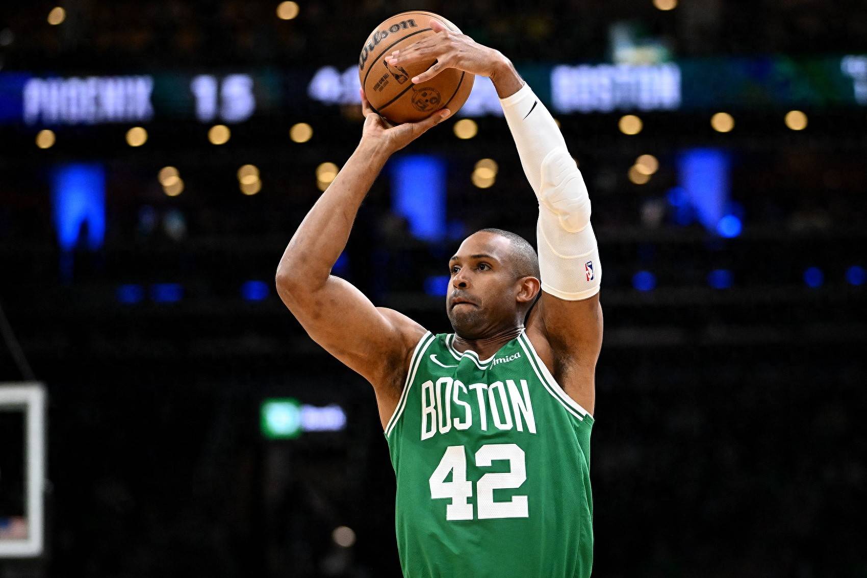 爵士客场击败魔术,继续领骑西部 爵士客场击败魔术,继续领骑西部