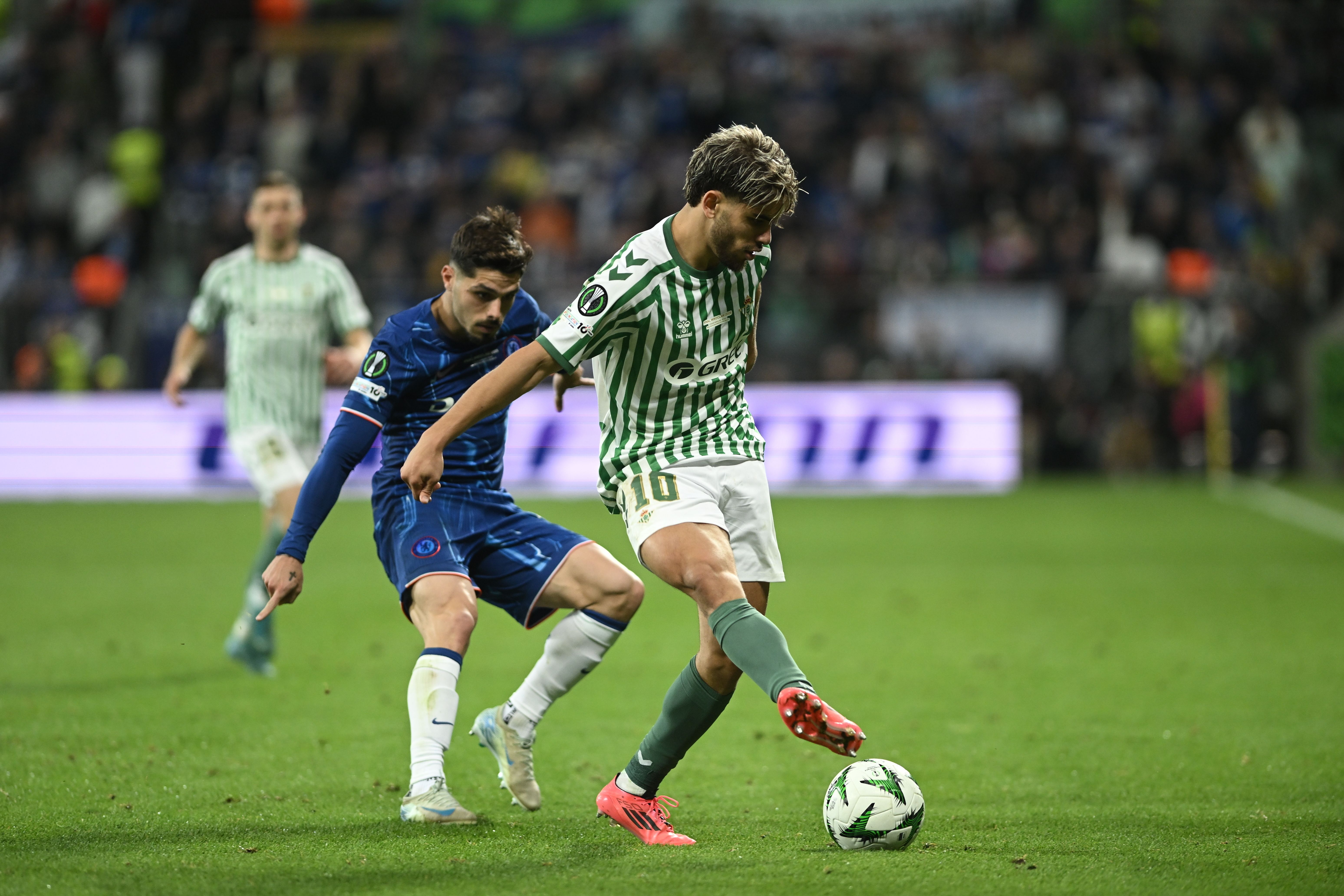 包含顶尖较量！欧洲足球震撼赛事拉开序幕的词条