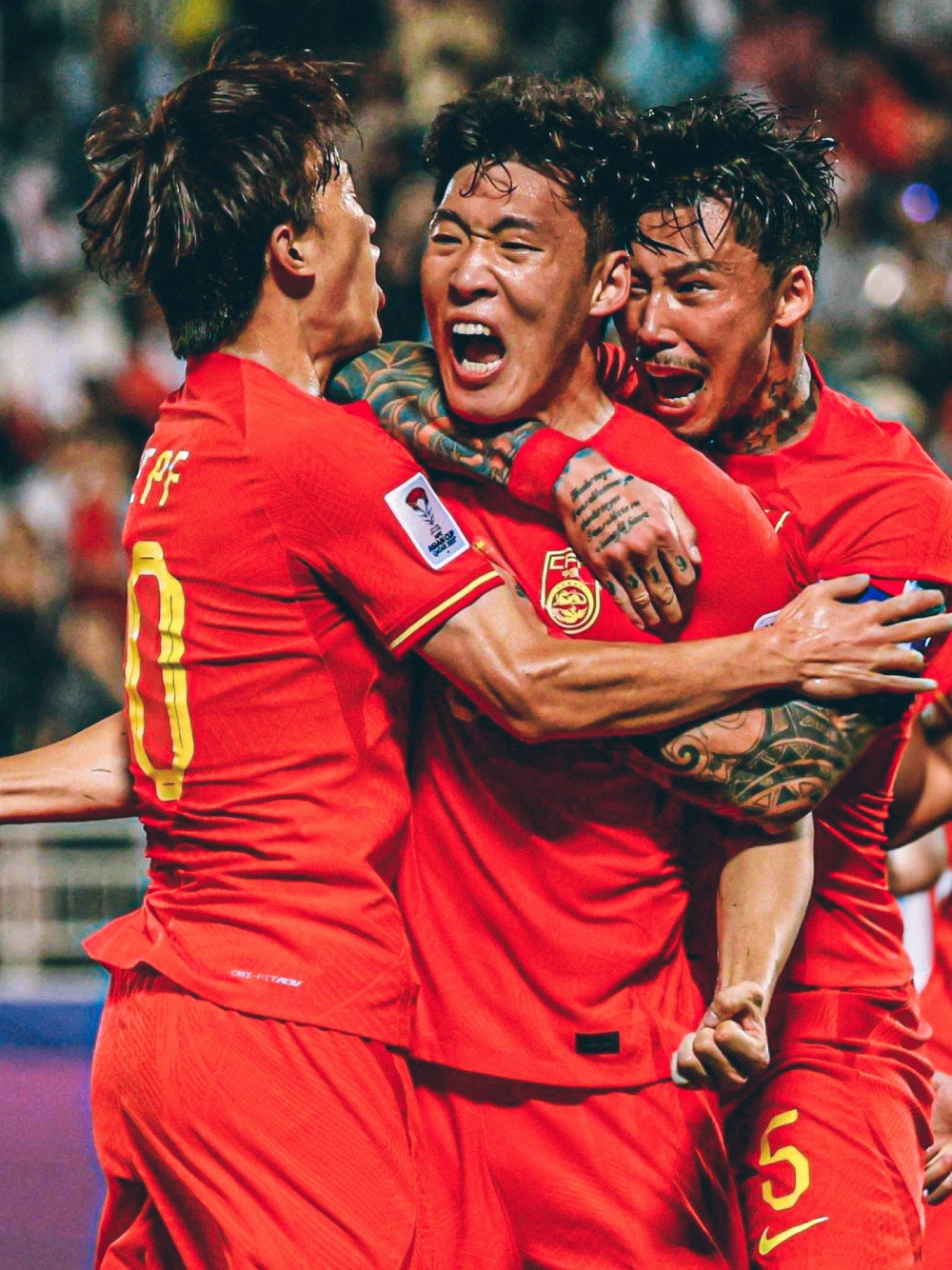 关于足球巨星齐聚，精彩对抗再掀激情足球狂潮的信息