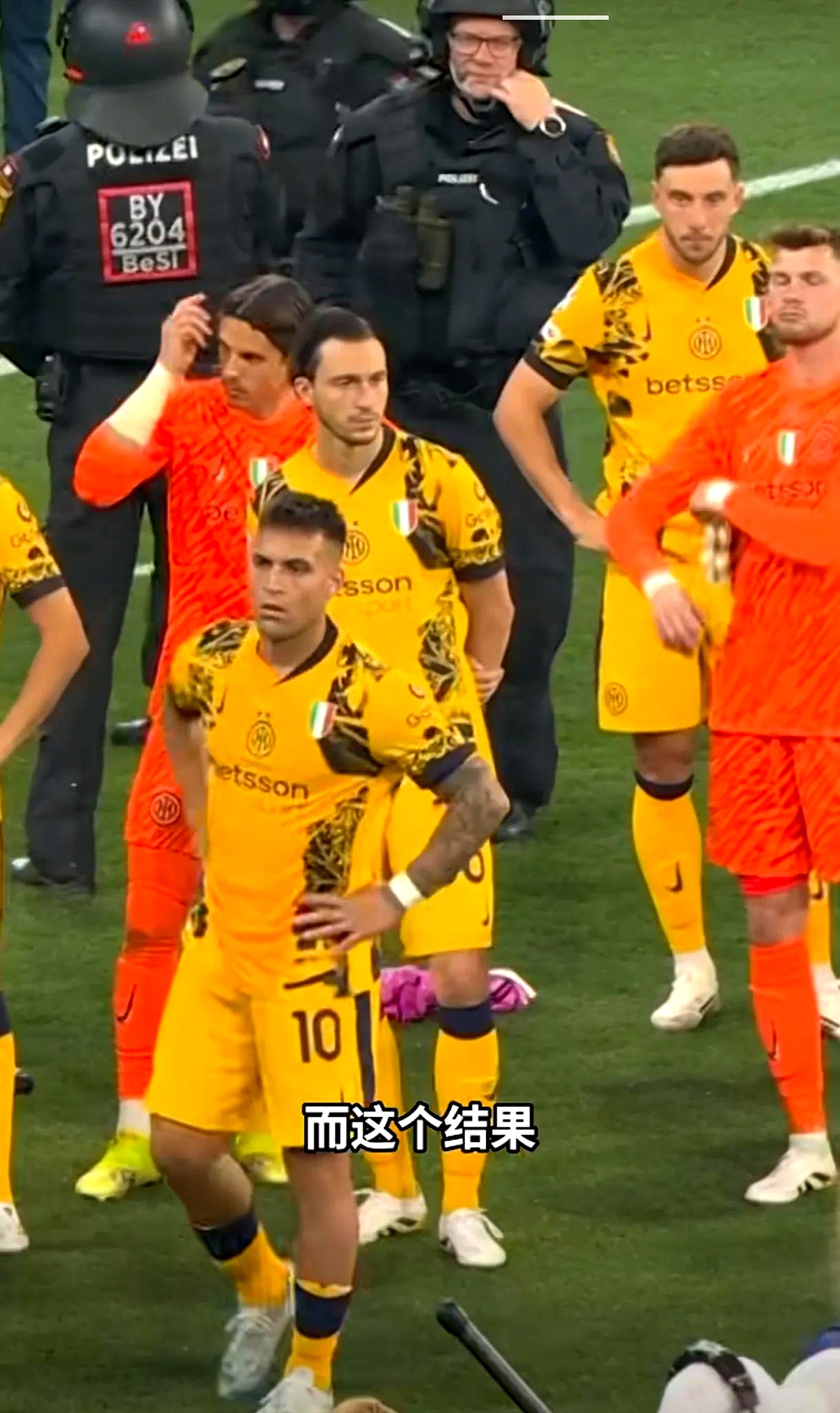 包含精彩瞬间：巴黎名将凌空抽射，轻松得分的词条