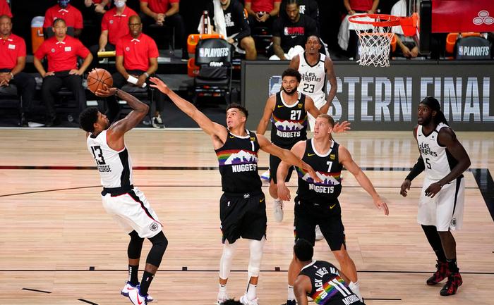 危急时刻!球队掌握局势,逆转成功 危急时刻!球队掌握局势,逆转成功