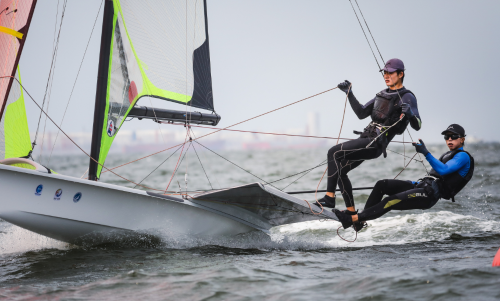 俄罗斯选手稳操胜券，勇夺帆船比赛冠军