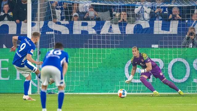 关于沙尔克04在主场备战下一场比赛的信息 关于沙尔克04在主场备战下一场比赛的信息