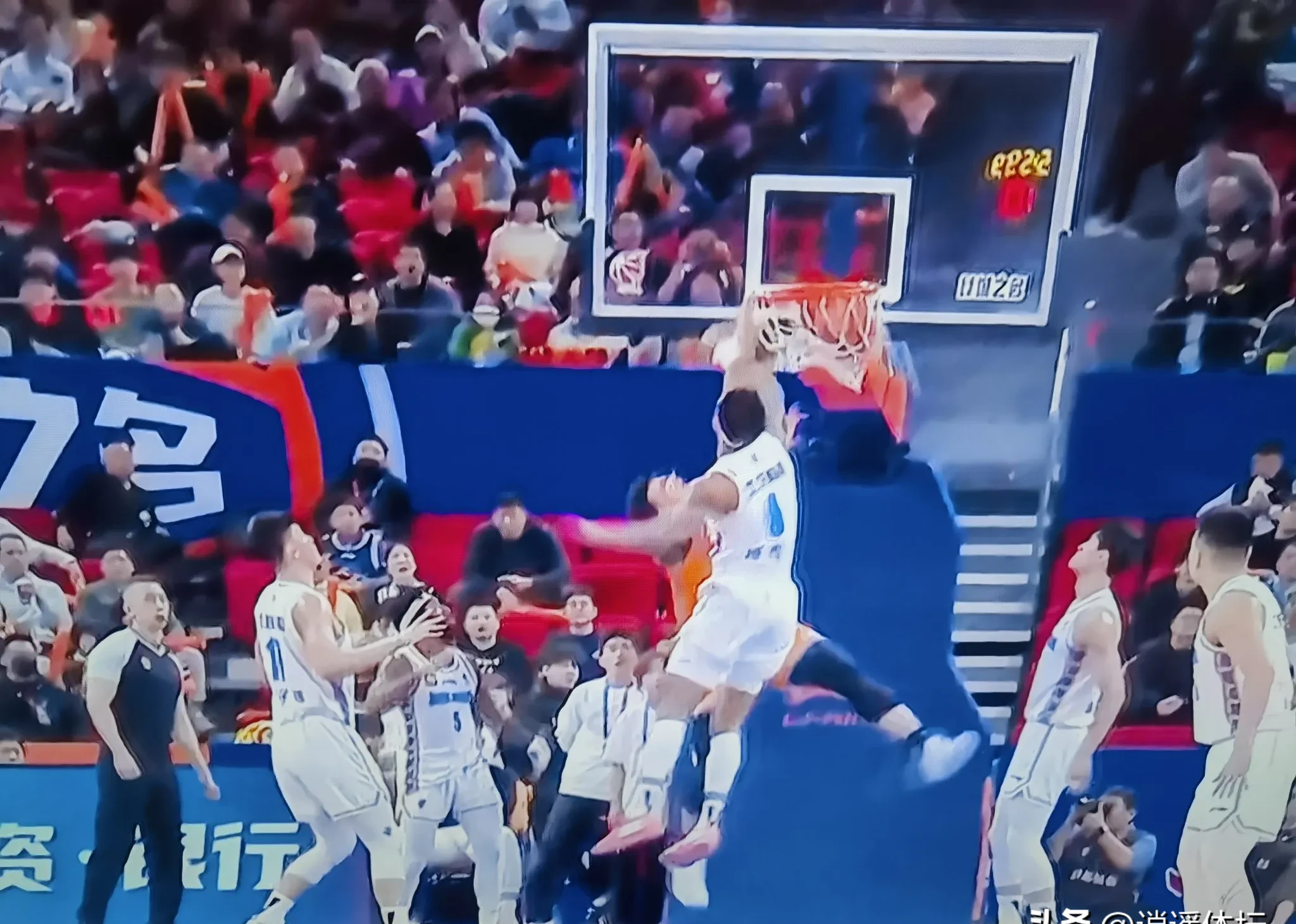 意外输球！强队犯错败局逆转