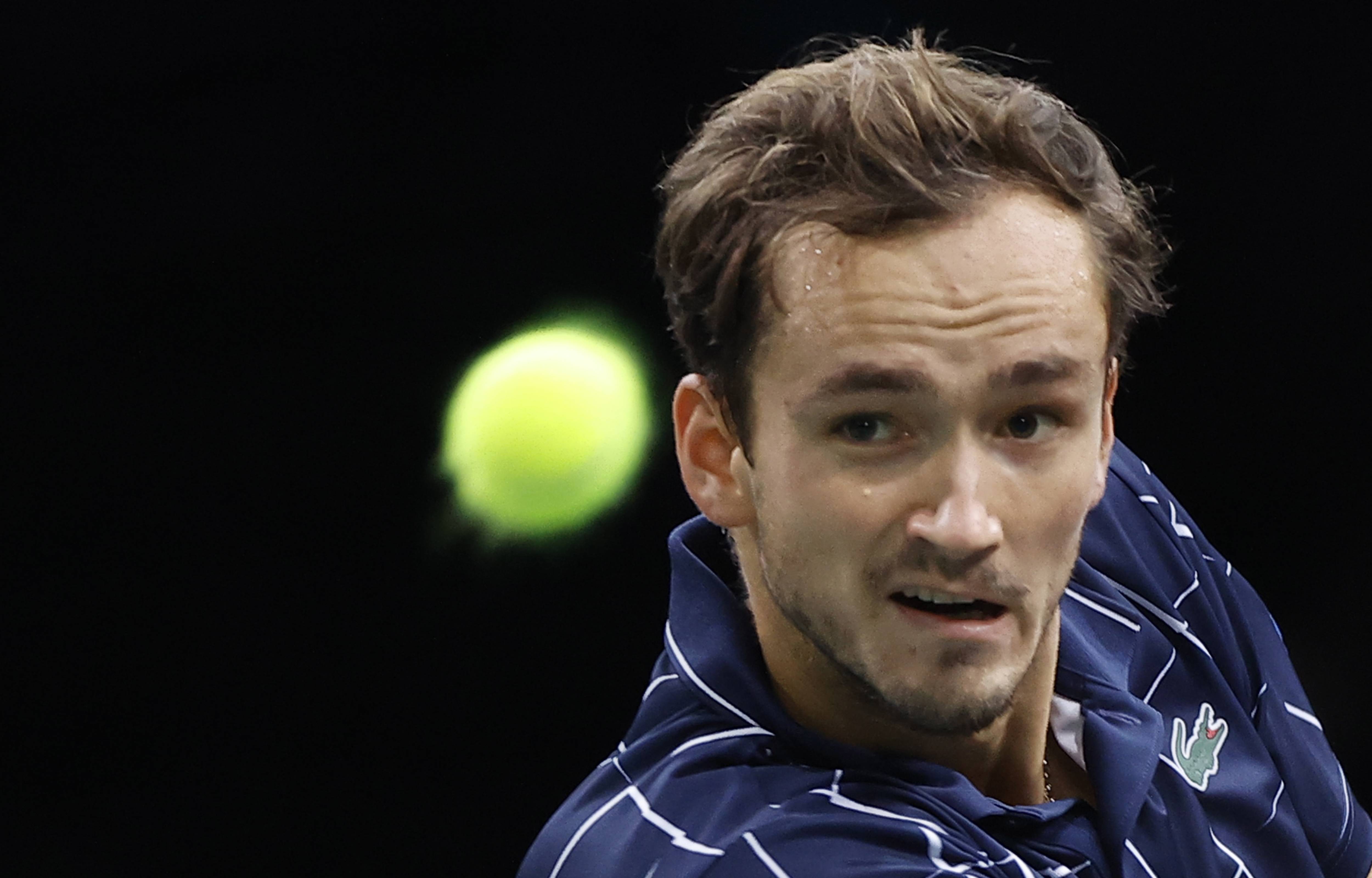 西班牙网球队完胜意大利网球队,梅德韦杰夫爆发神勇的简单介绍 西班牙网球队完胜意大利网球队,梅德韦杰夫爆发神勇的简单介绍