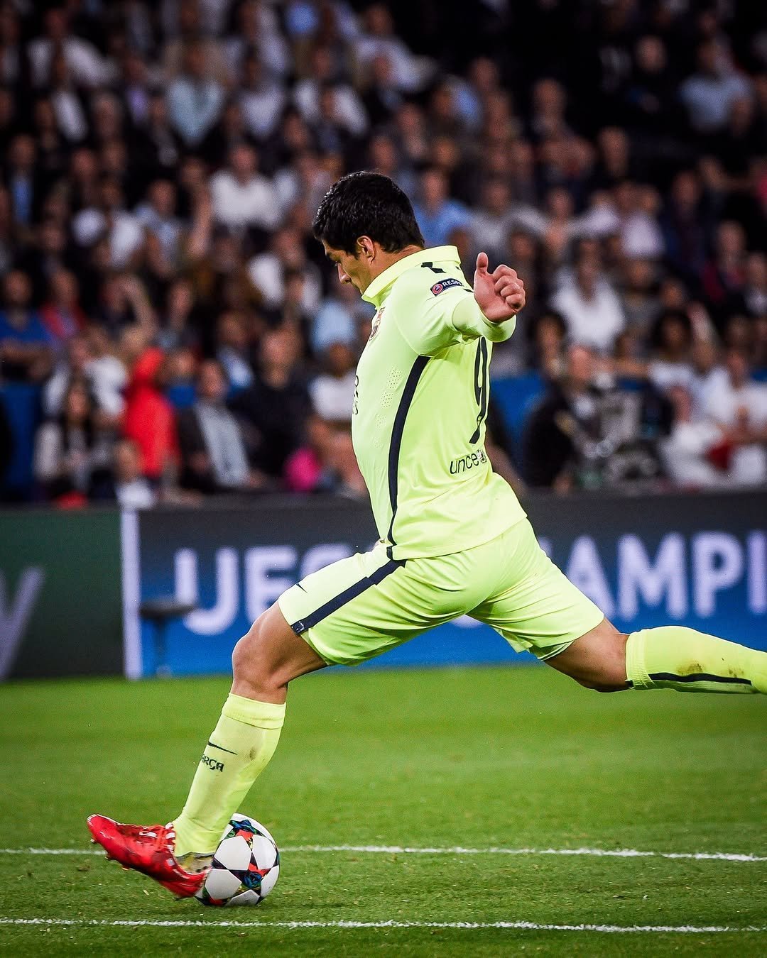 墨西哥翻盘曼城，苏亚雷斯点燃赛场