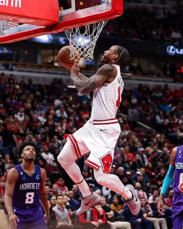 公牛翻盘太阳,布克高光表现 公牛翻盘太阳,布克高光表现